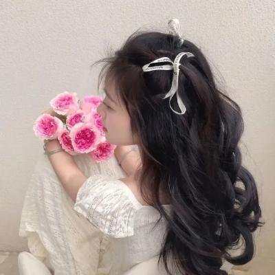 一线女星恋情细节流出，评论区沦陷，长达一周引热议